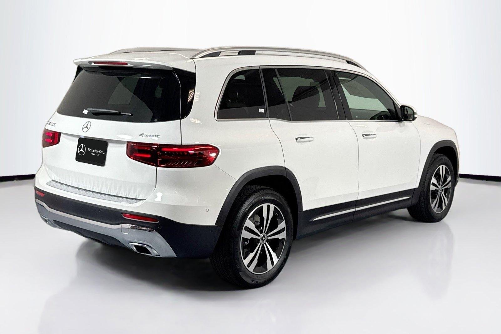 New 2026 Polar White Mercedes-Benz GLB 250 image 5