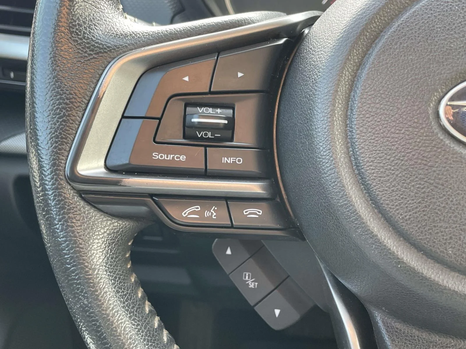 Used 2020 Ice Silver Metallic Subaru Limited image 11
