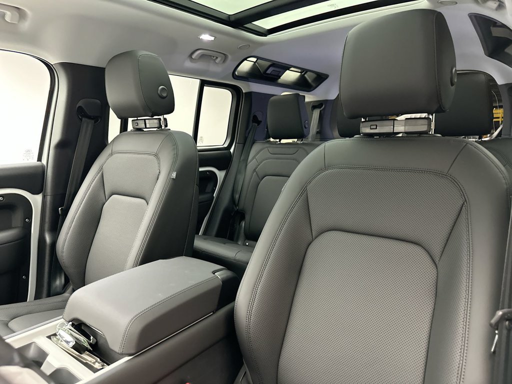 Used 2025 Fuji White Land Rover S image 9