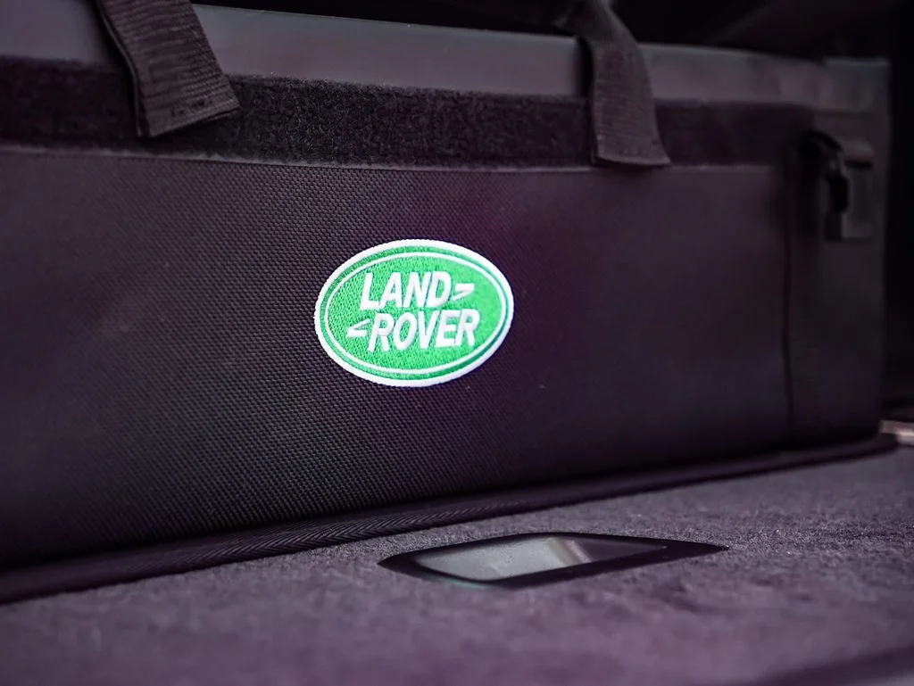 New 2026 Santorini Black Land Rover Dynamic SE image 29