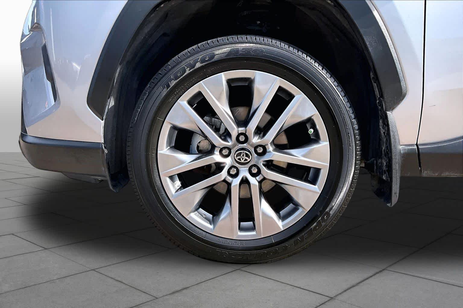 Used 2024 Silver Sky Metallic Toyota XLE Premium image 11