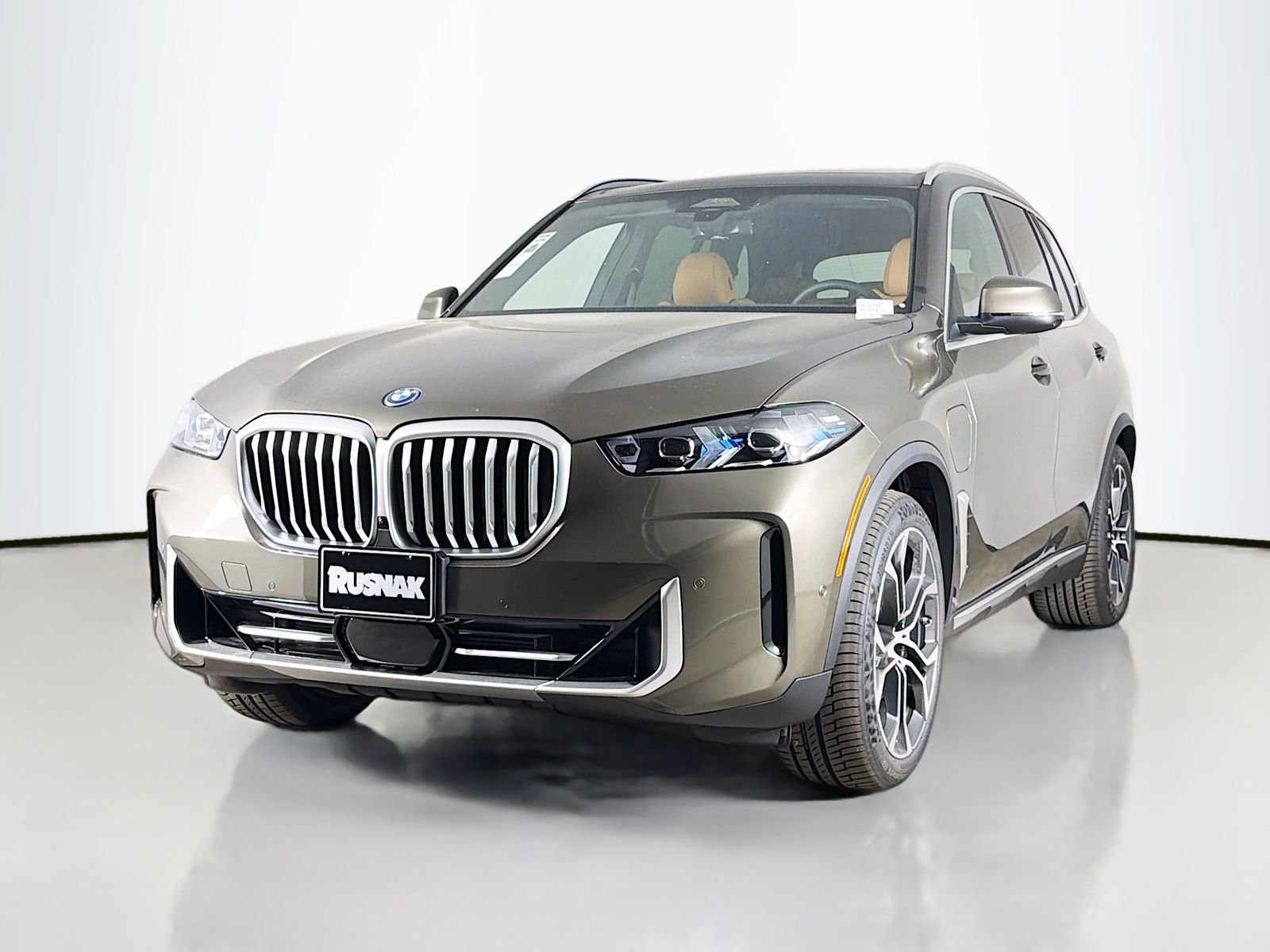 New 2026 Manhattan Green Metallic BMW xDrive50e image 3