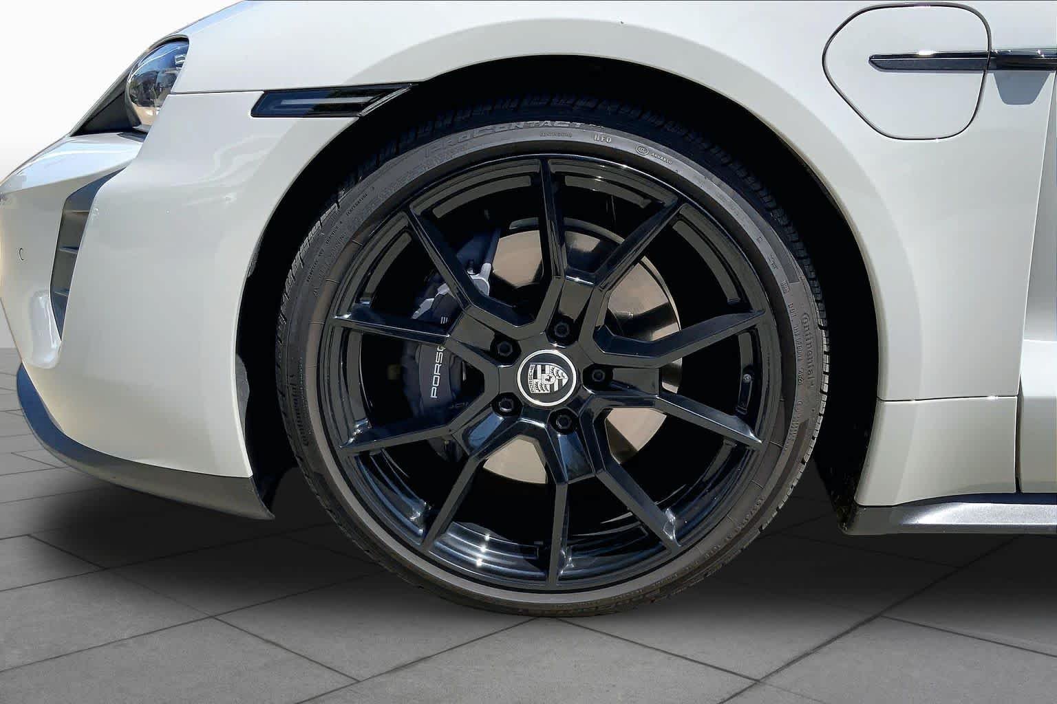 Used 2022 Chalk Porsche  image 9