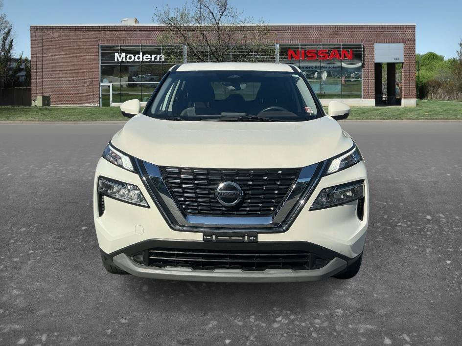 Certified Used 2021 Pearl White Tricoat Nissan SV image 6