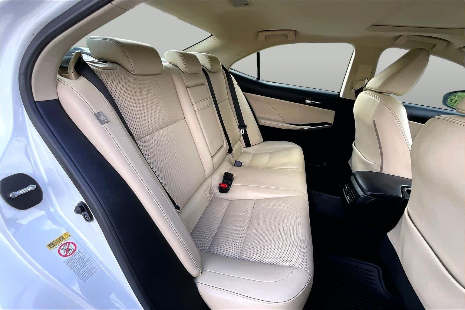 Used 2014 Starfire Pearl Lexus  image 20