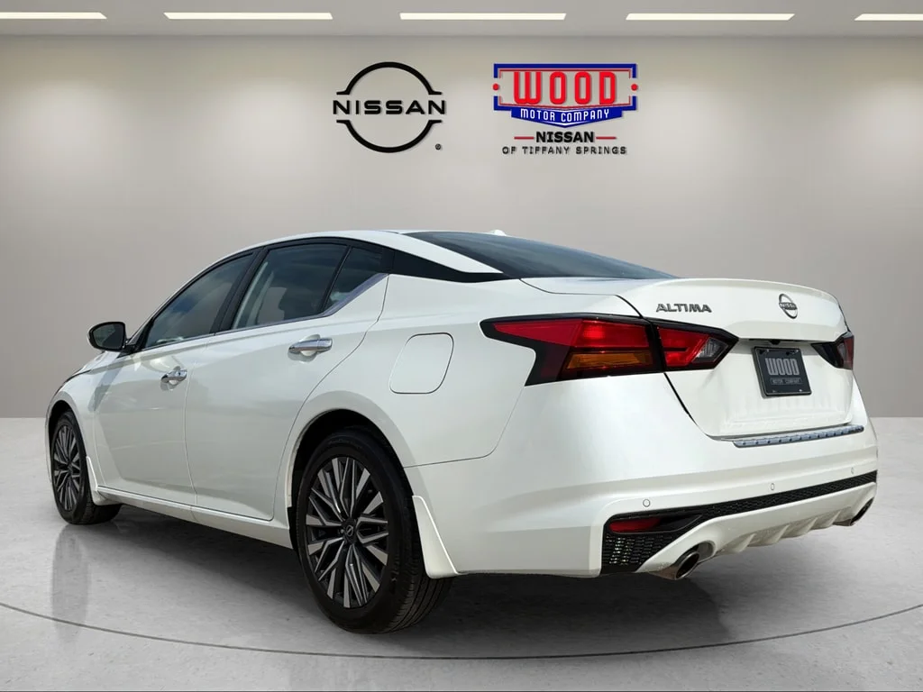 Used 2023 Pearl White Tricoat Nissan 2.5 SV image 4