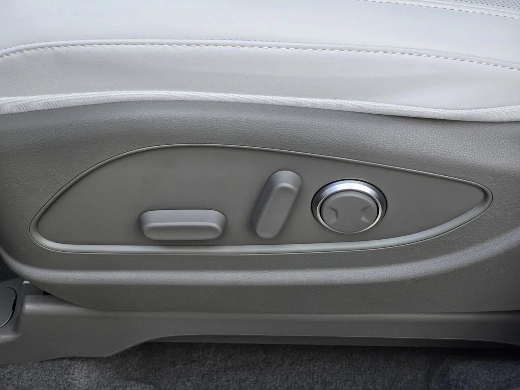 New 2026 White Hyundai Blue SEL image 18