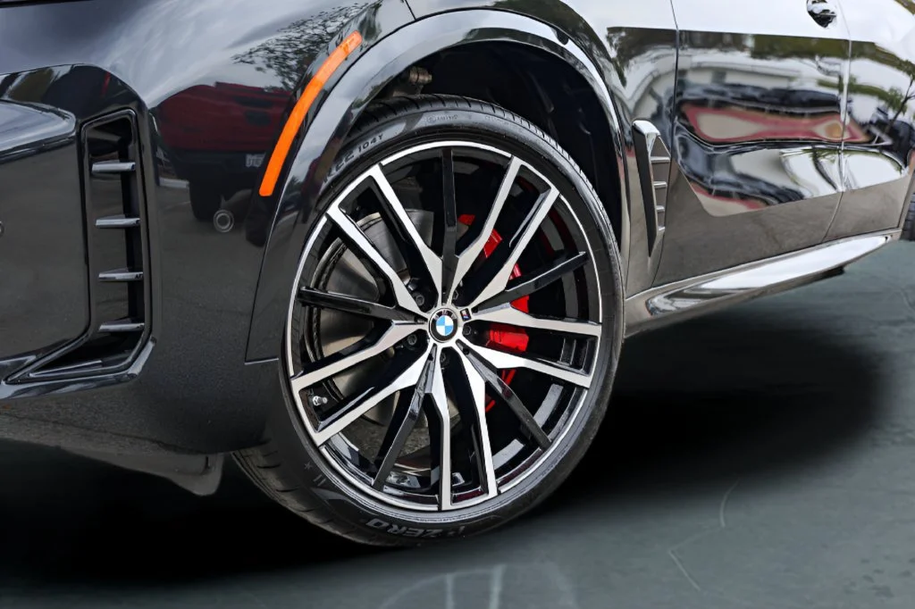 Used 2026 Black BMW sDrive40i image 3