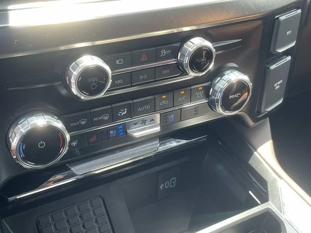 New 2025 Agate Black Metallic Ford King Ranch image 8