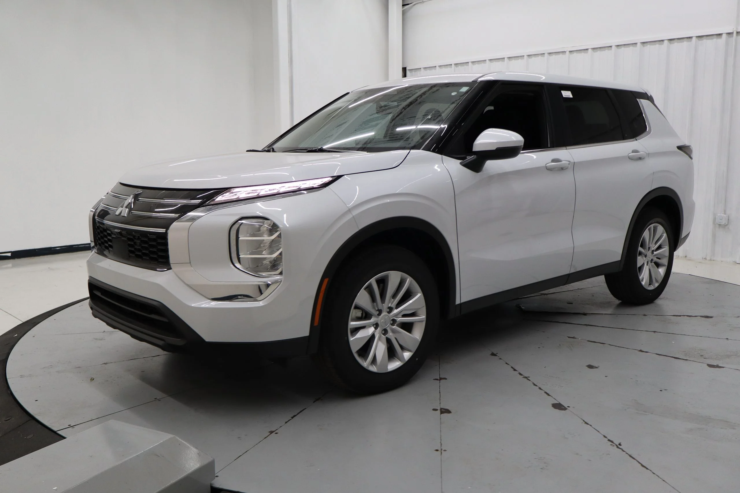 New 2026 White Mitsubishi ES image 7
