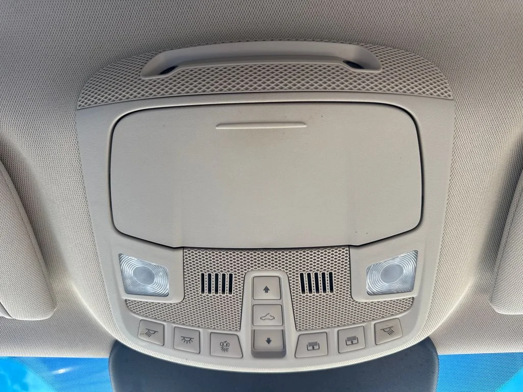 Used 2020 White Lincoln Reserve image 27