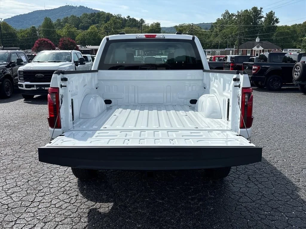 New 2026 Oxford White Ford XL image 7