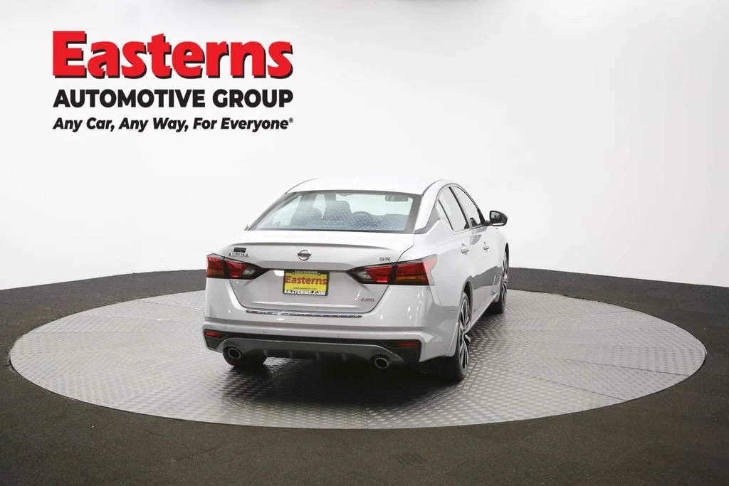 Used 2022 Silver Nissan 2.5 SR image 35