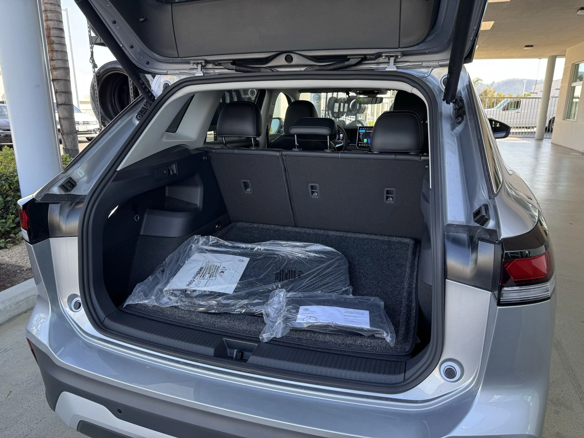 New 2026 Pyrite Silver Metallic Volkswagen SE image 33