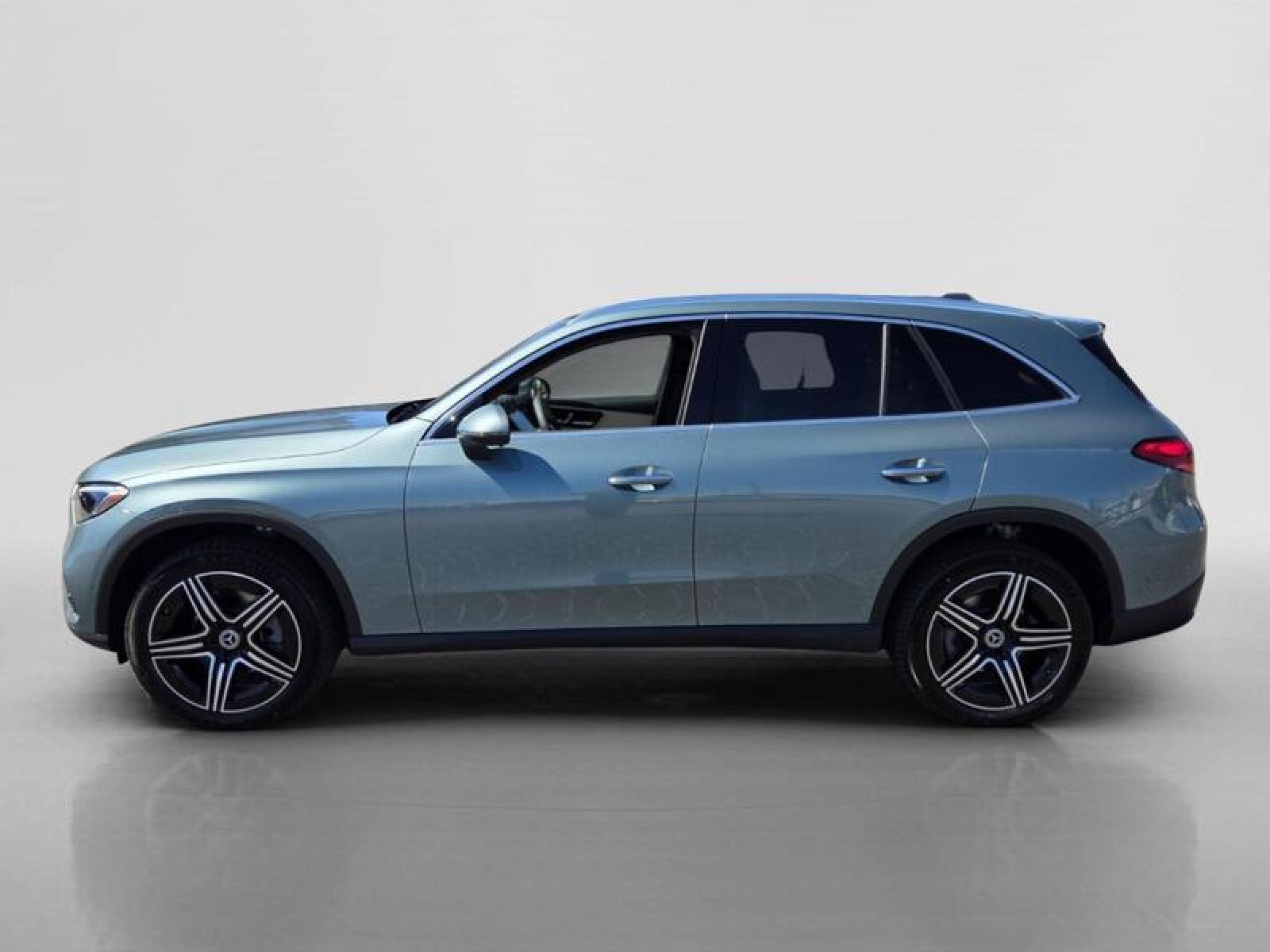 New 2026 Verde Silver Metallic Mercedes-Benz GLC 300 SUV image 2