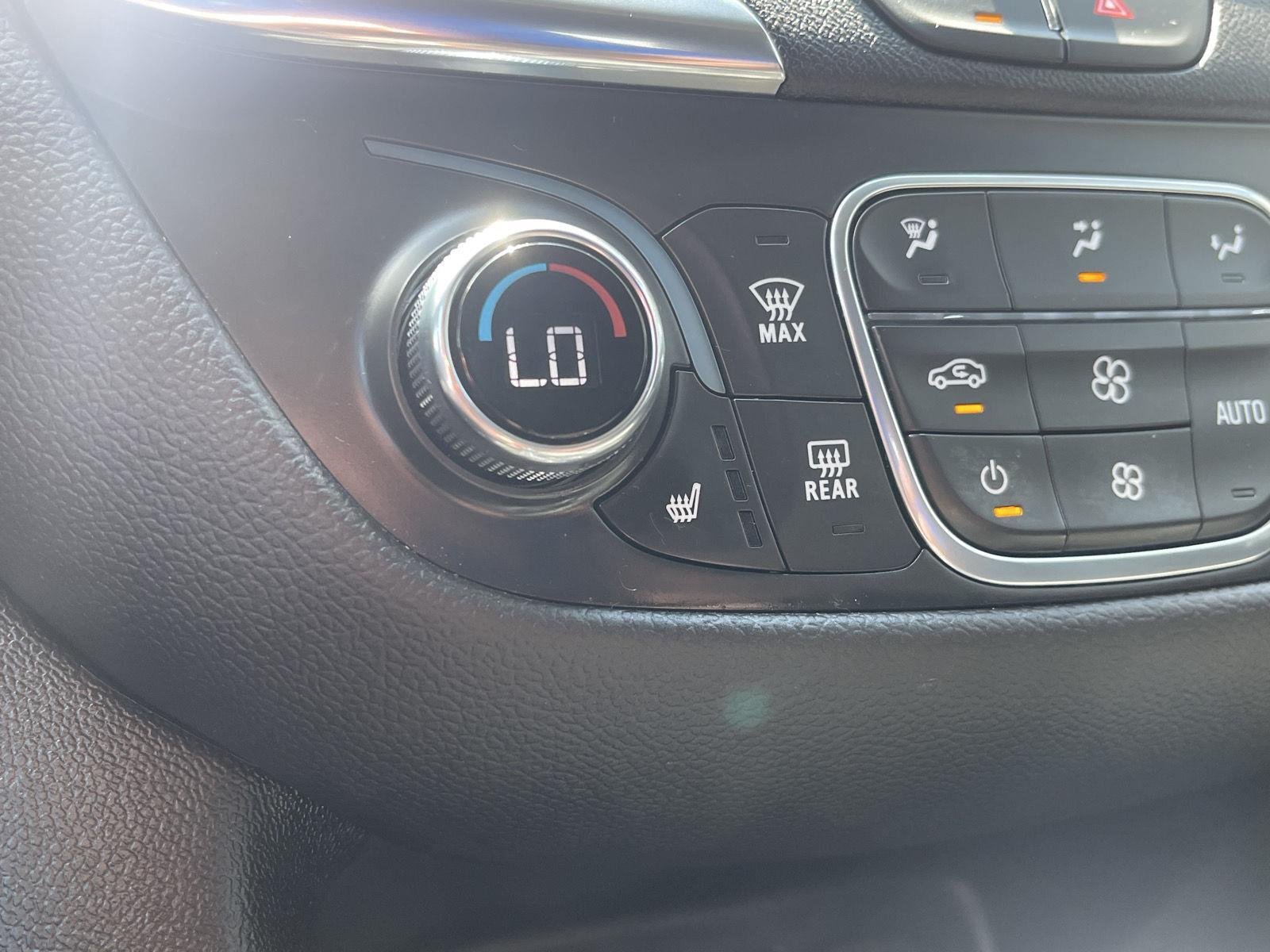 Used 2024 Summit White Chevrolet LT image 27