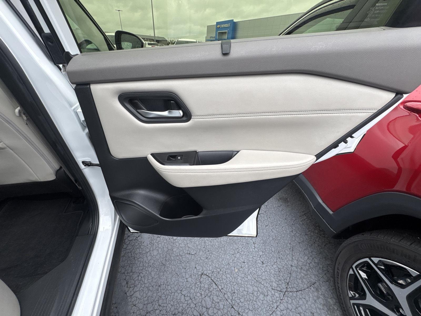 Used 2024 Everest White Pearl Nissan SV image 16