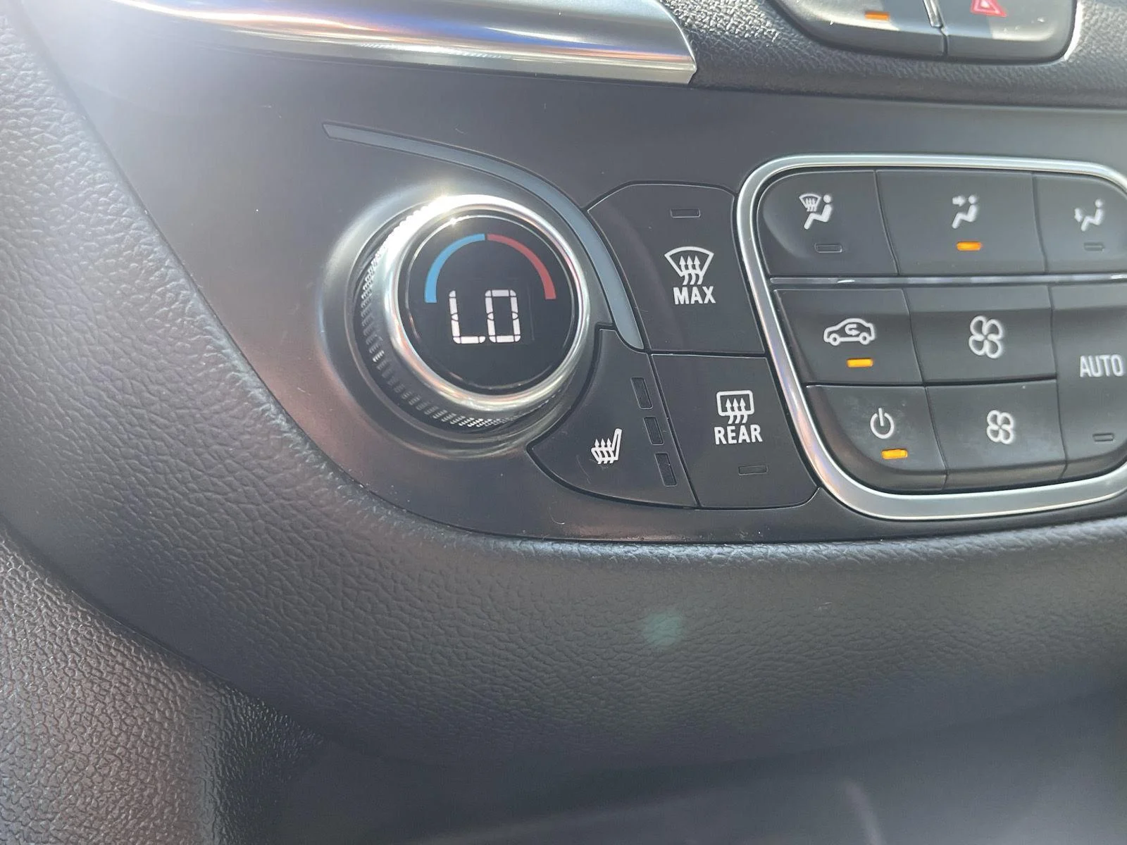 Used 2024 Summit White Chevrolet LT image 27
