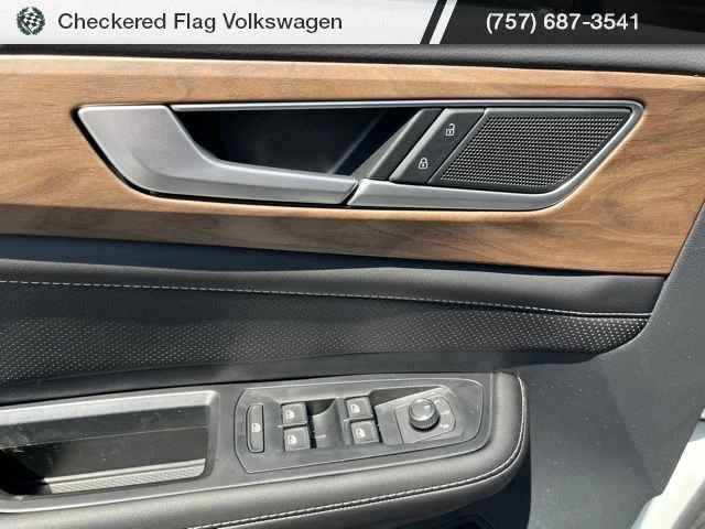 New 2026 White Volkswagen 2.0T SE w/Technology image 17
