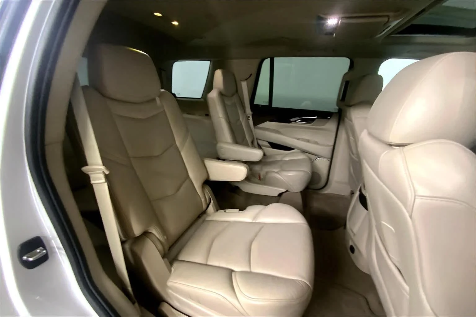 Used 2016 Crystal White Tricoat Cadillac Premium Collection image 18