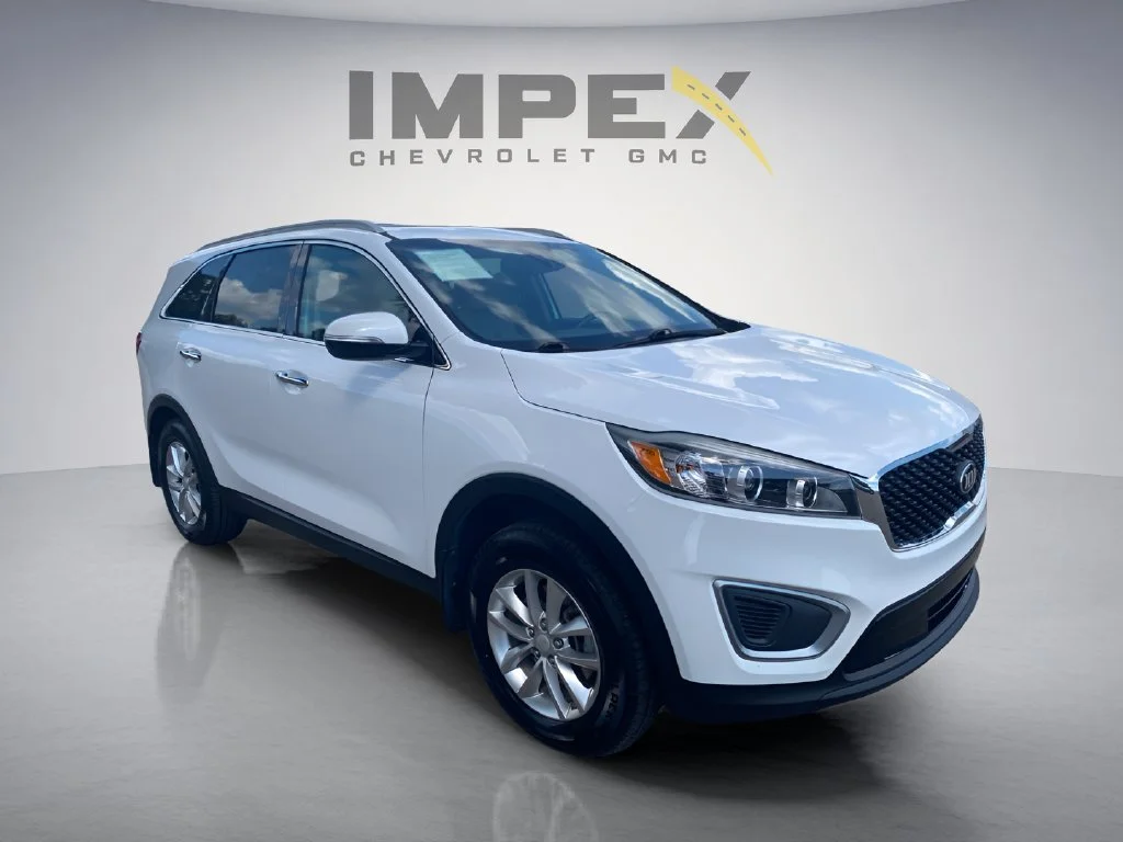 Used 2017 White Kia LX image 7