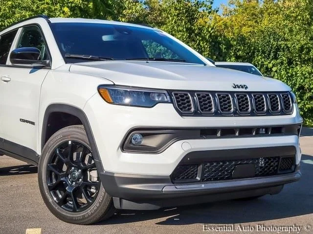 New 2026 Bright White Clear-Coat Exterior Paint Jeep Latitude image 2