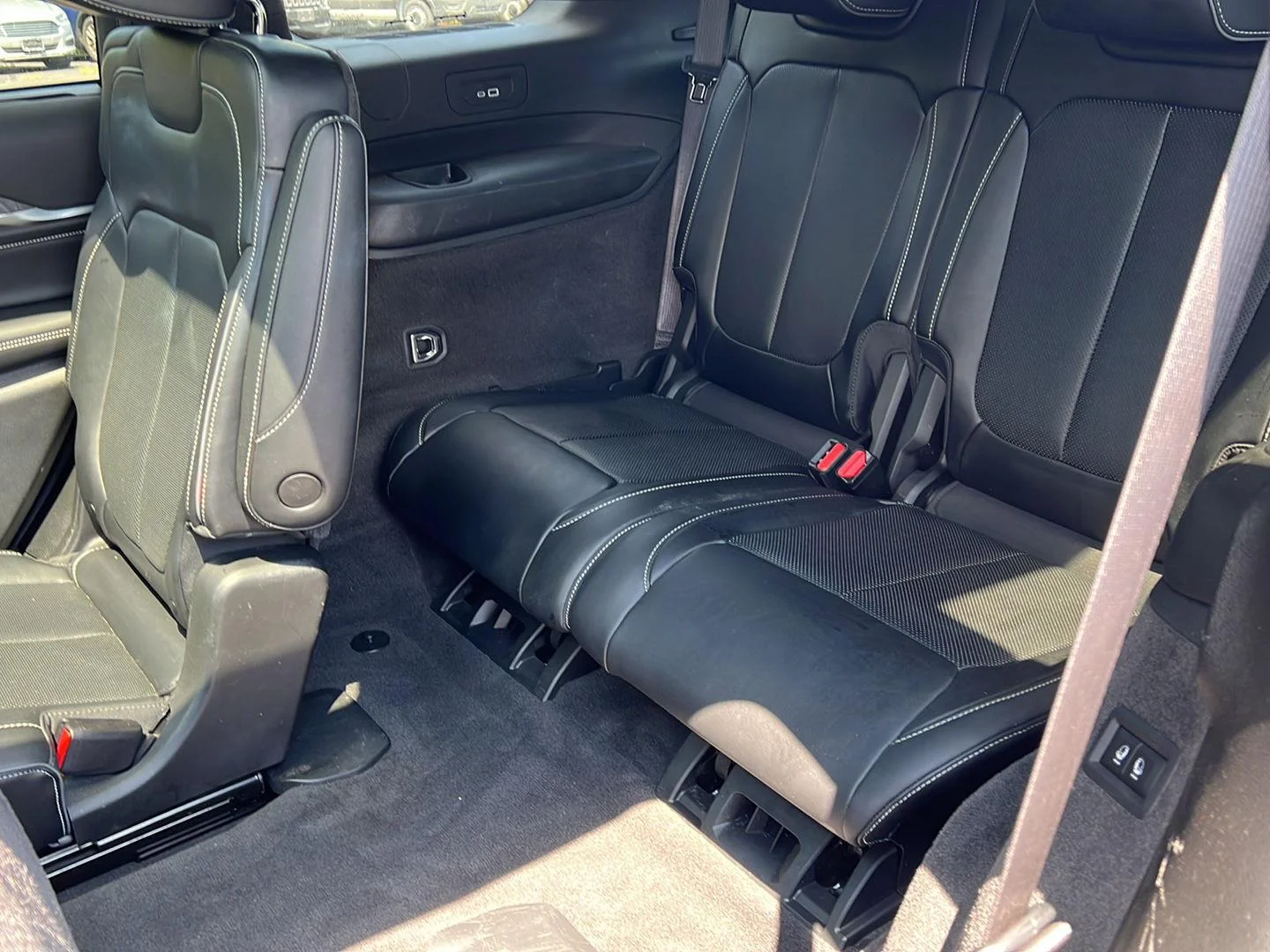 Used 2021 Diamond Black Crystal Pearlcoat Jeep Overland image 18