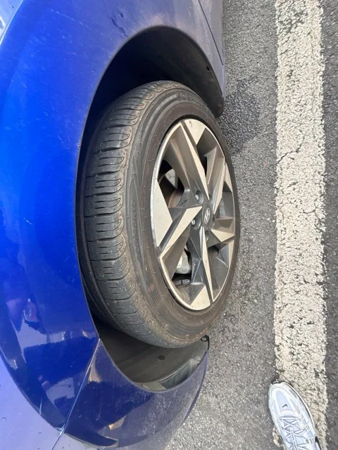 Used 2023 Blue Hyundai SEL image 2
