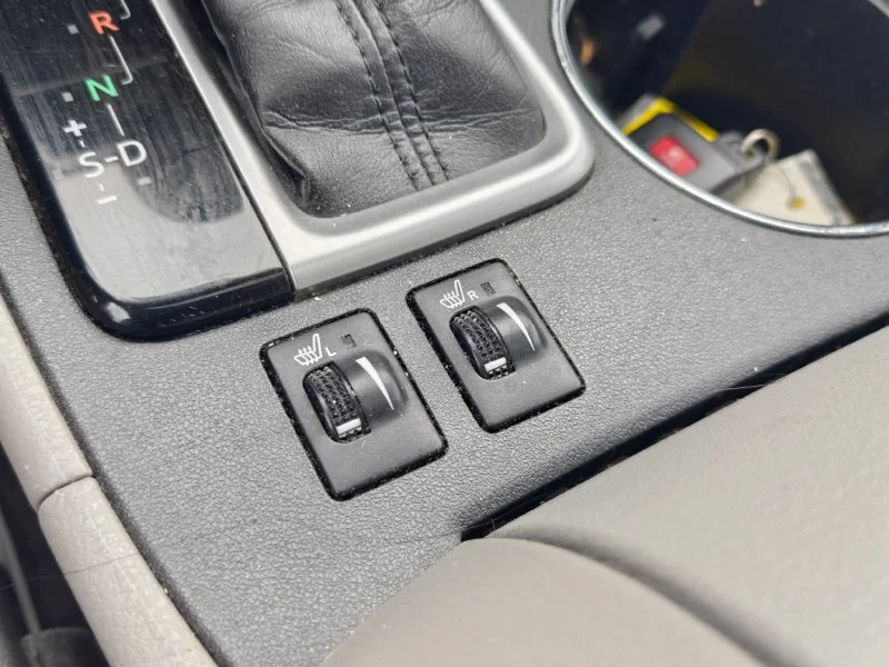 Used 2018 Silver Toyota XLE image 13
