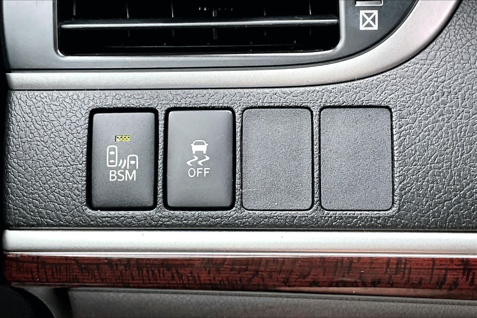 Used 2013 Classic Silver Metallic Toyota XLE image 36