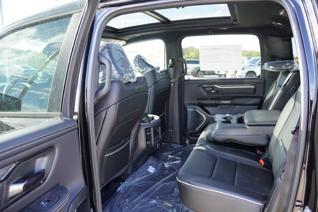 New 2027 Diamond Black Crystal Pearl-Coat Exterior Paint RAM Limited image 12