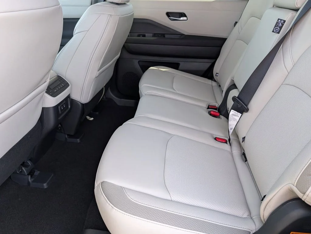New 2026 Everest White Pearl TriCoat Nissan SL image 20