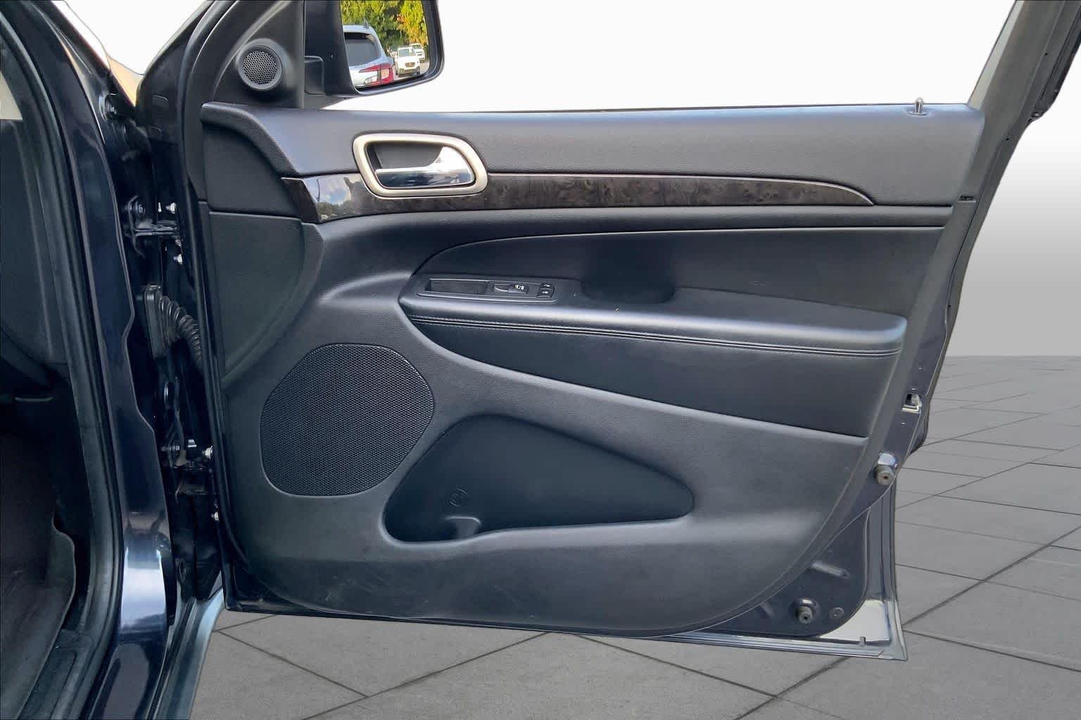 Used 2012 Maximum Steel Metallic Jeep Laredo image 19