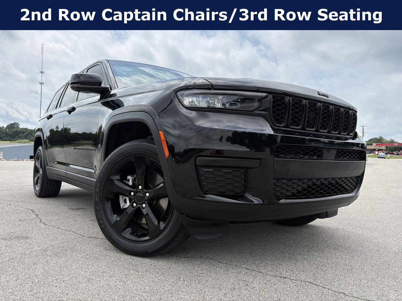 Used 2023 Diamond Black Crystal Pearlcoat Jeep Altitude image 2