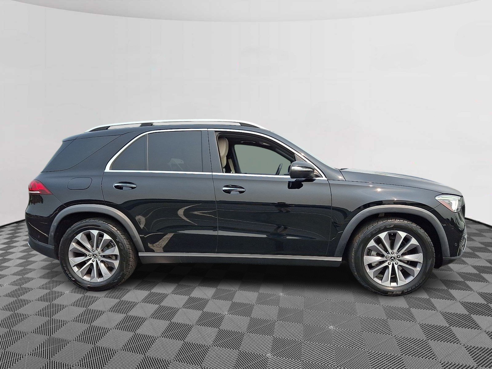 Used 2021 Black - 040 Mercedes-Benz 4MATIC® image 7