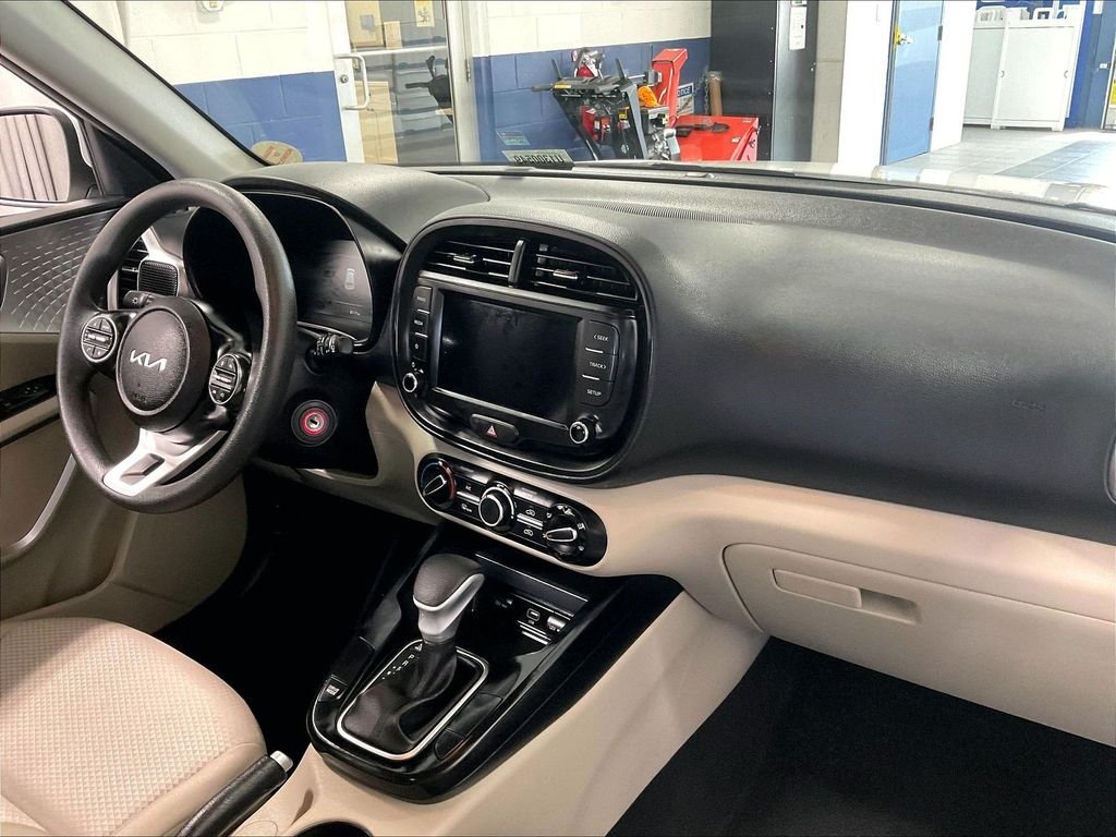 Used 2025 White Kia LX image 14