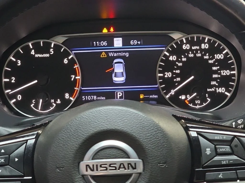 Used 2021 White Nissan 2.5 Platinum image 16