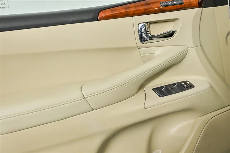 Used 2009 Starfire Pearl Lexus  image 12