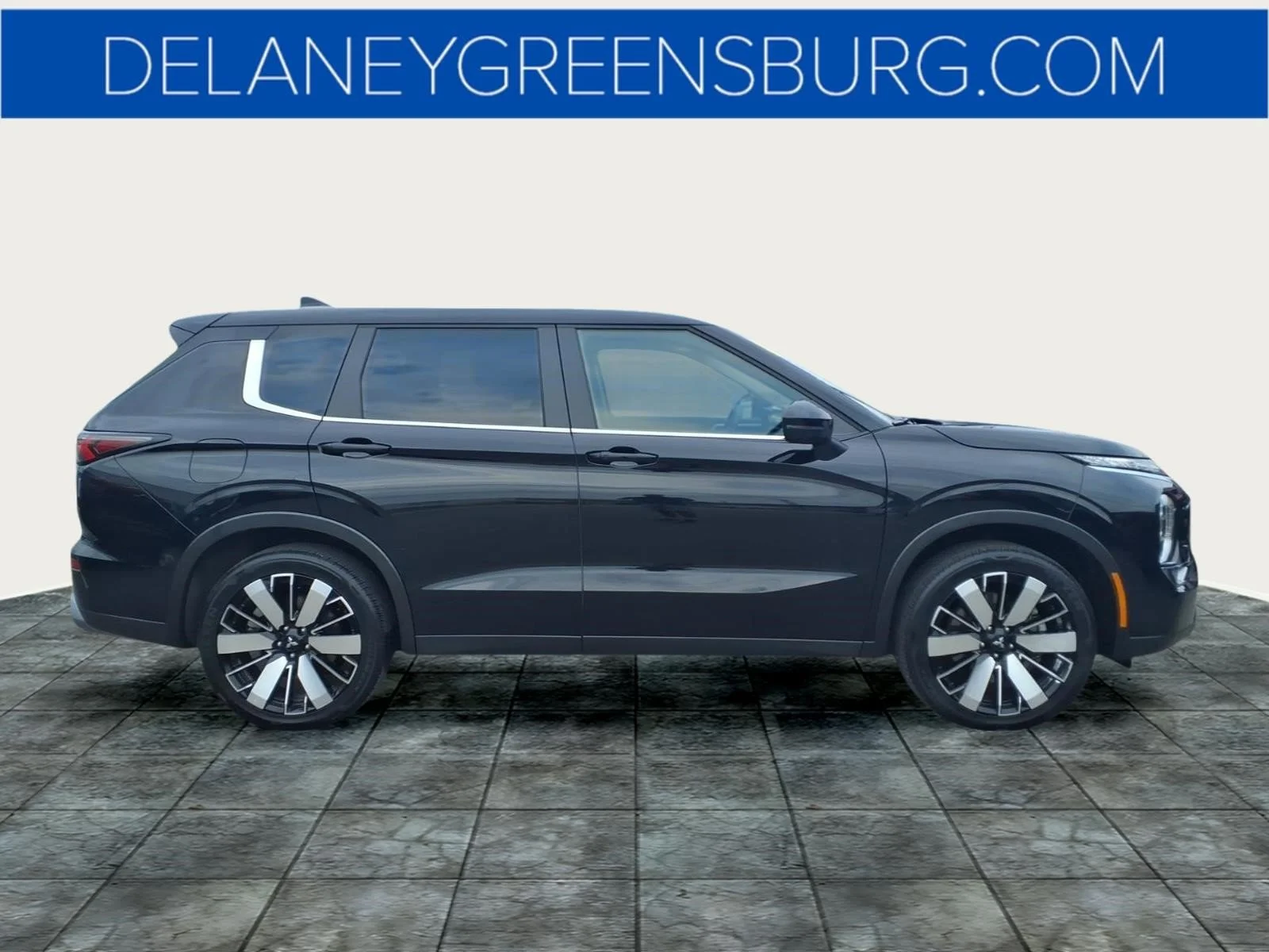 Used 2025 Blue Mitsubishi SE image 2