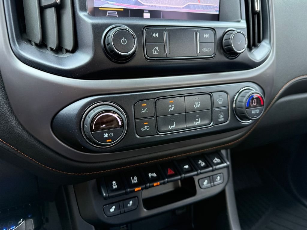 Used 2022 White GMC AT4 w/Leather image 29