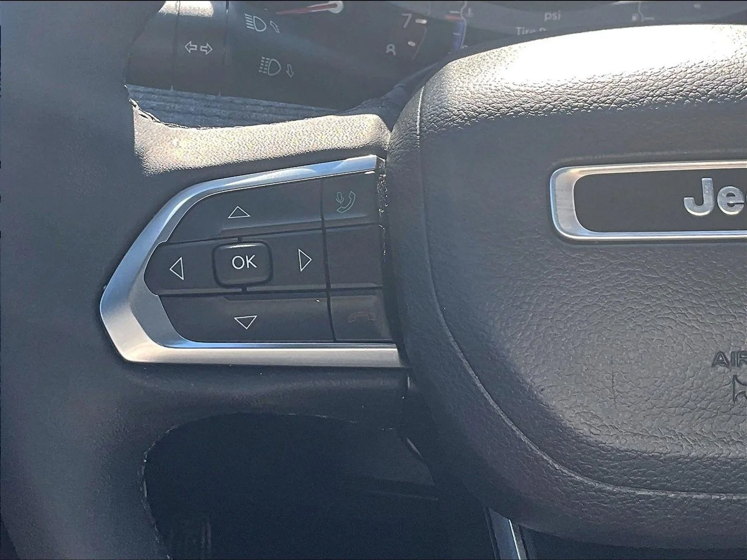 Used 2023 Black Jeep Latitude image 19