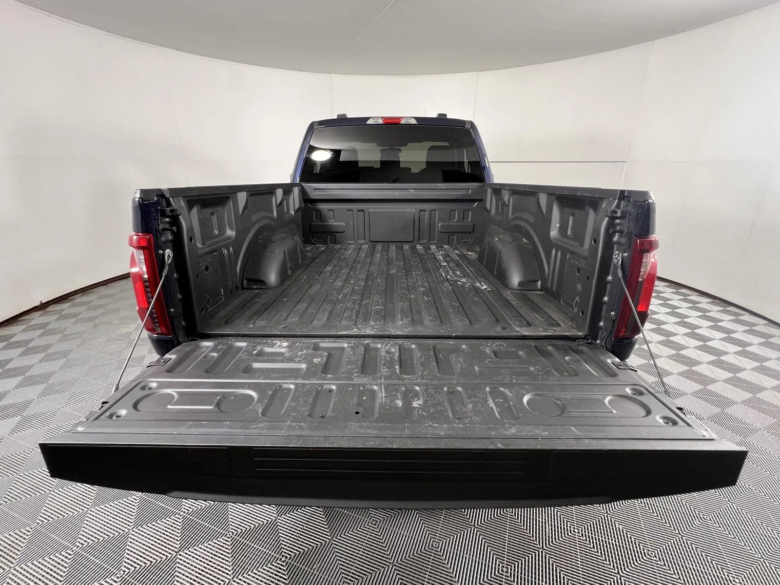 Used 2025 Antimatter Blue Ford XL image 21