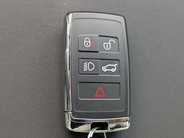Used 2024 Gray Land Rover Dynamic SE image 30