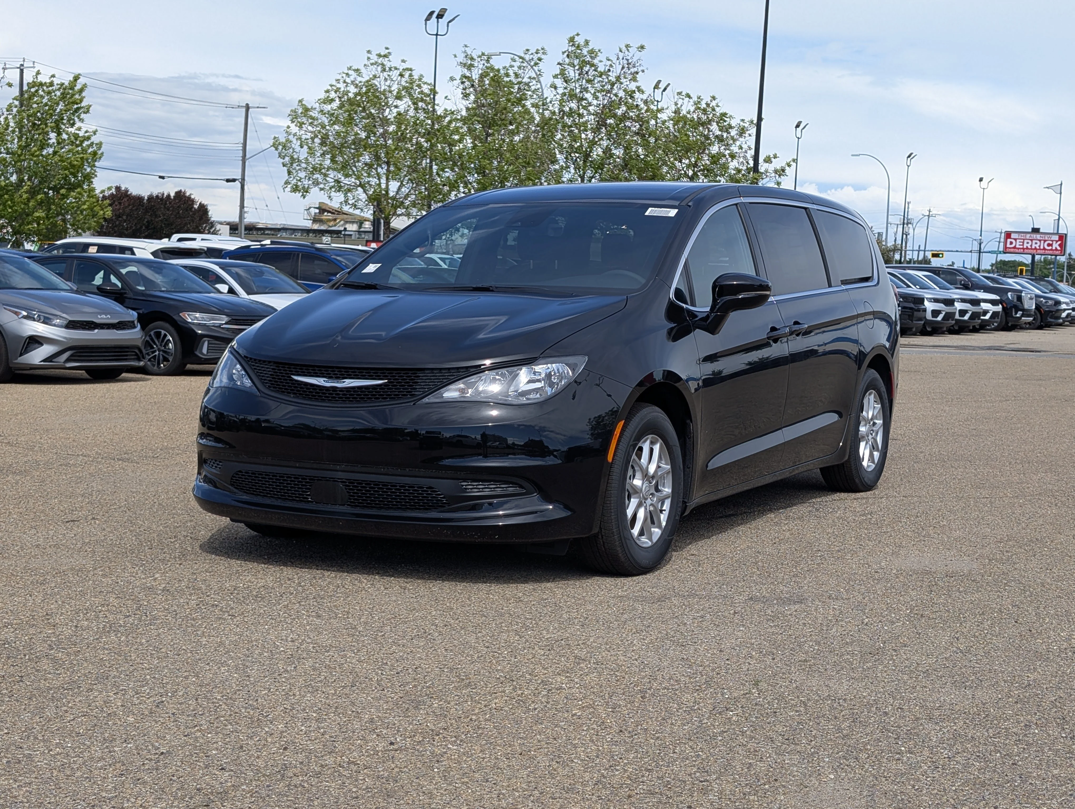 New 2026 Diamond Black Crystal Pearl Chrysler SXT image 2