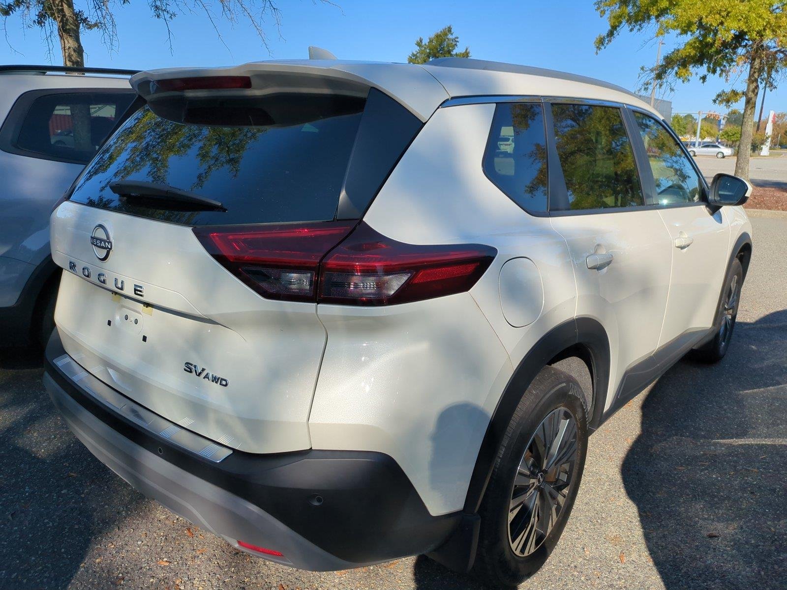 Used 2023 Pearl White Tricoat Nissan SV image 3