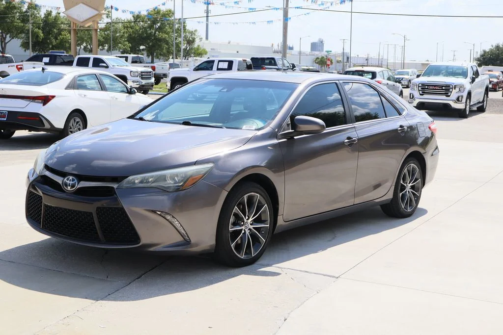 Used 2016 Gray Toyota XSE V6 image 5