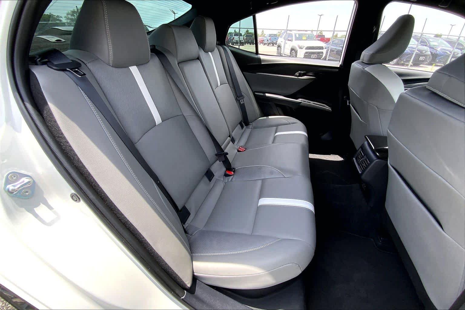 Used 2025 Ice Cap Toyota SE image 19