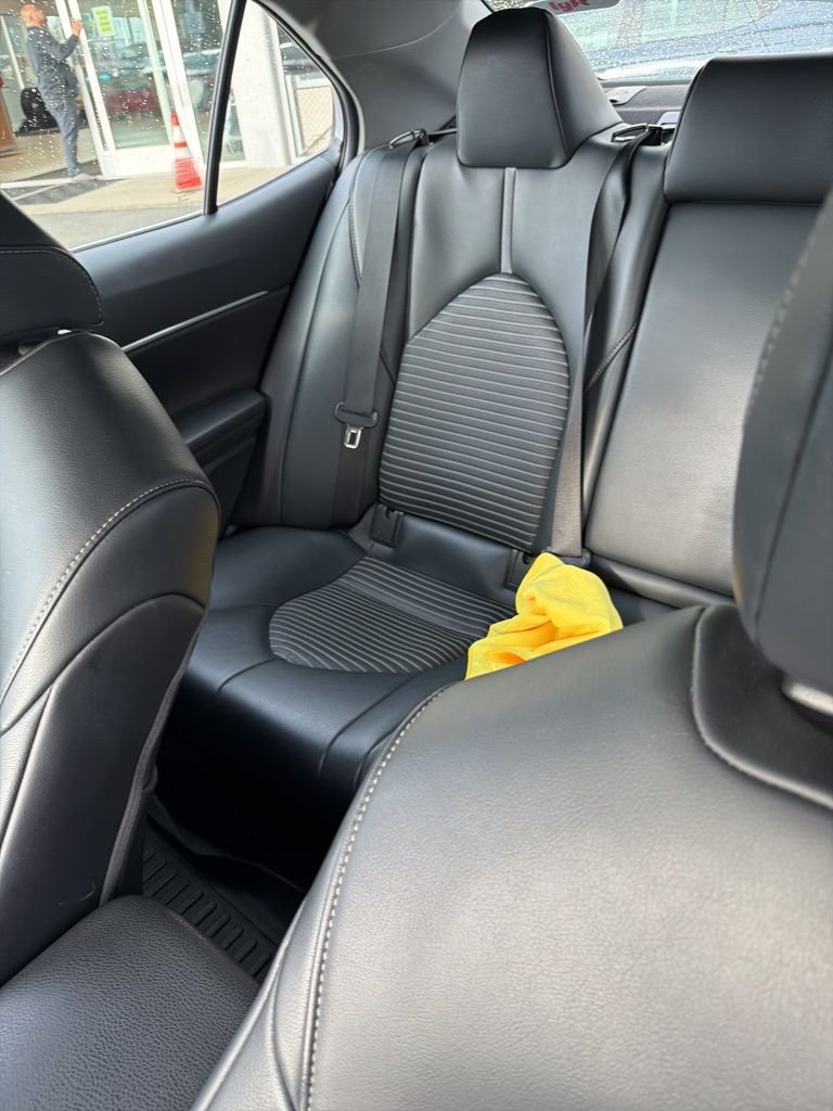 2020 Toyota Camry SE photo 6