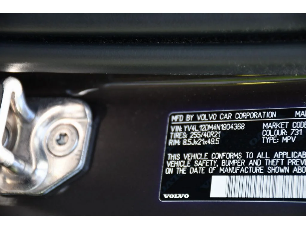 Used 2022 Platinum Grey Metallic Volvo R-Design image 29