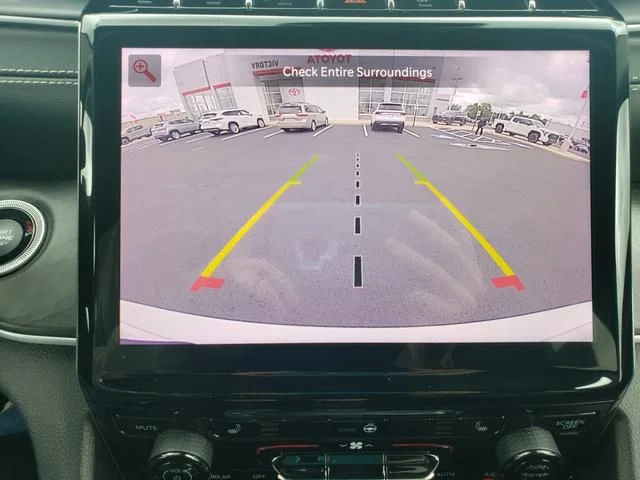 Used 2023  Jeep Limited image 20